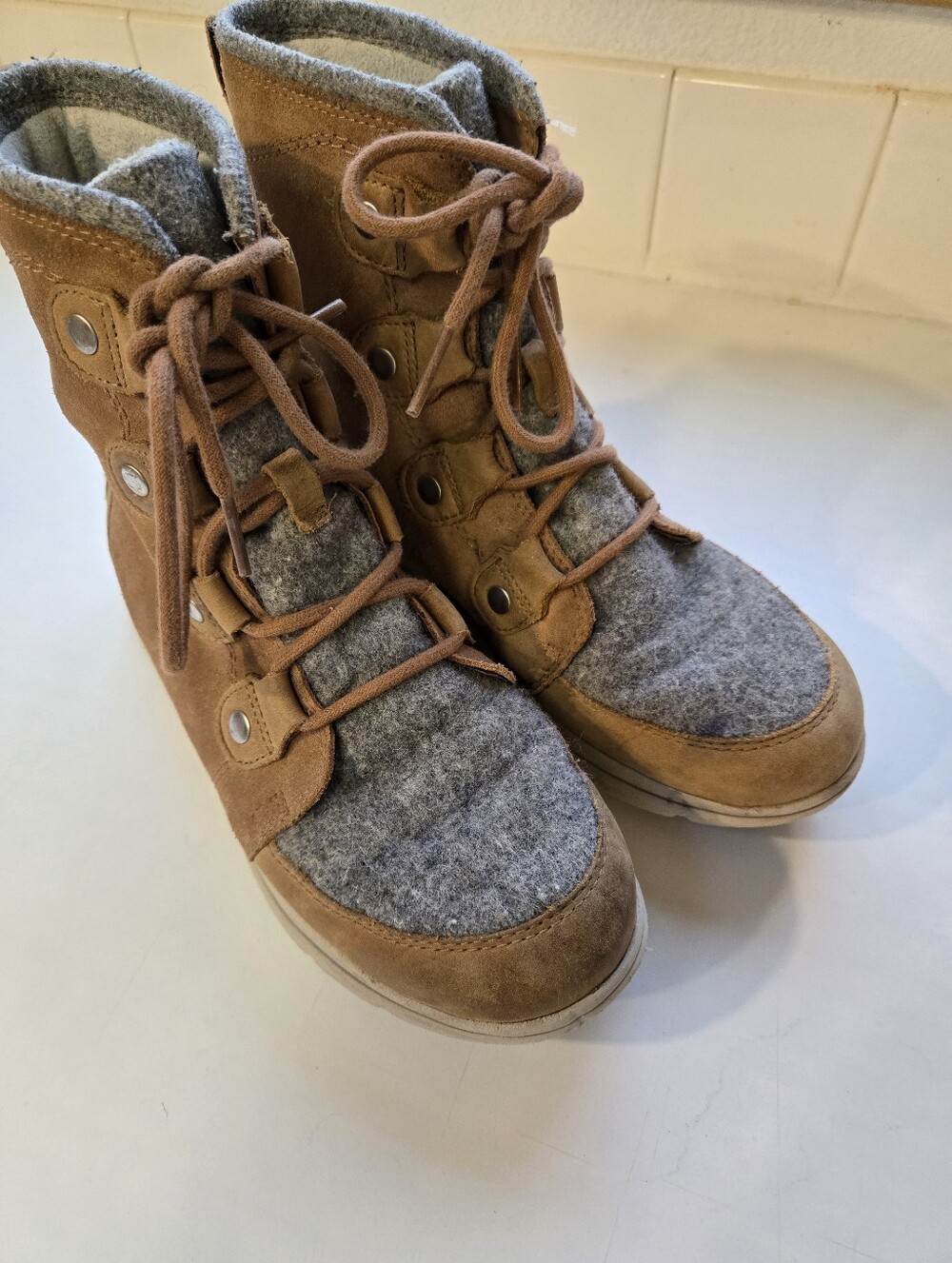 Sorel Explorer Joan Boots - Size 8.5 women